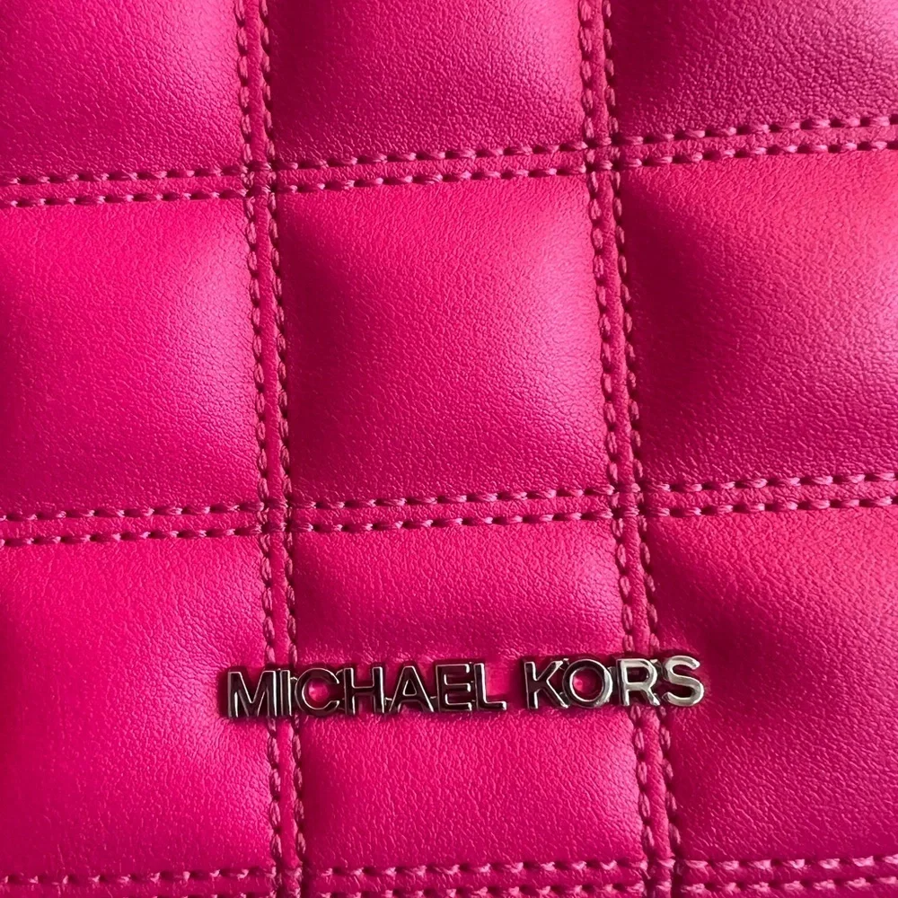 NWT Michael Kors Carmela Medium Crossbody/Shoulder Bag with Matching Cardholder